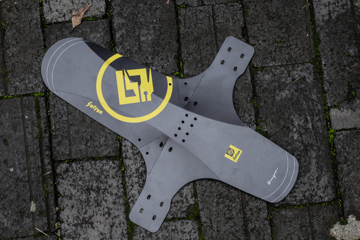 SUR-RON FLEXIBLE FRONT FENDER TO FIT THE RST FRONT FORK MODELS